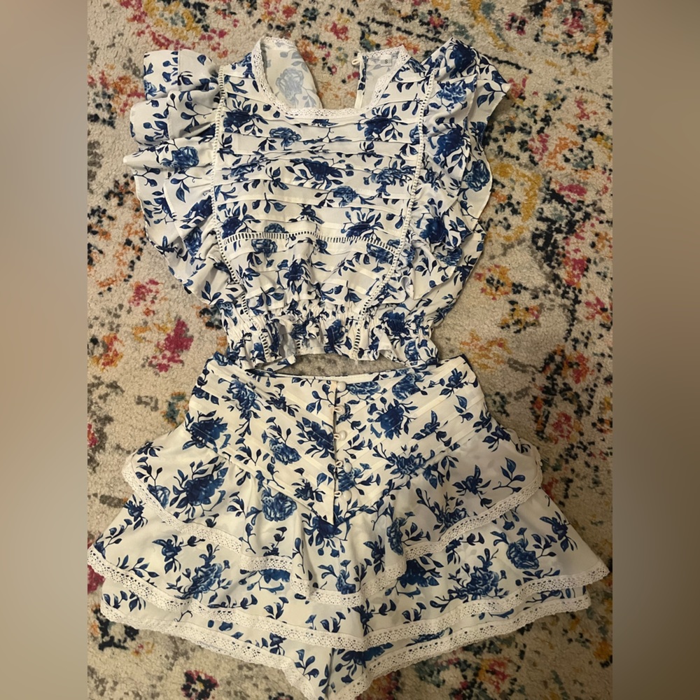 I am selling the cutest skort set!